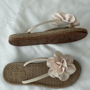 Women’s Floral Flip Flop Sandals in Beige Size 8